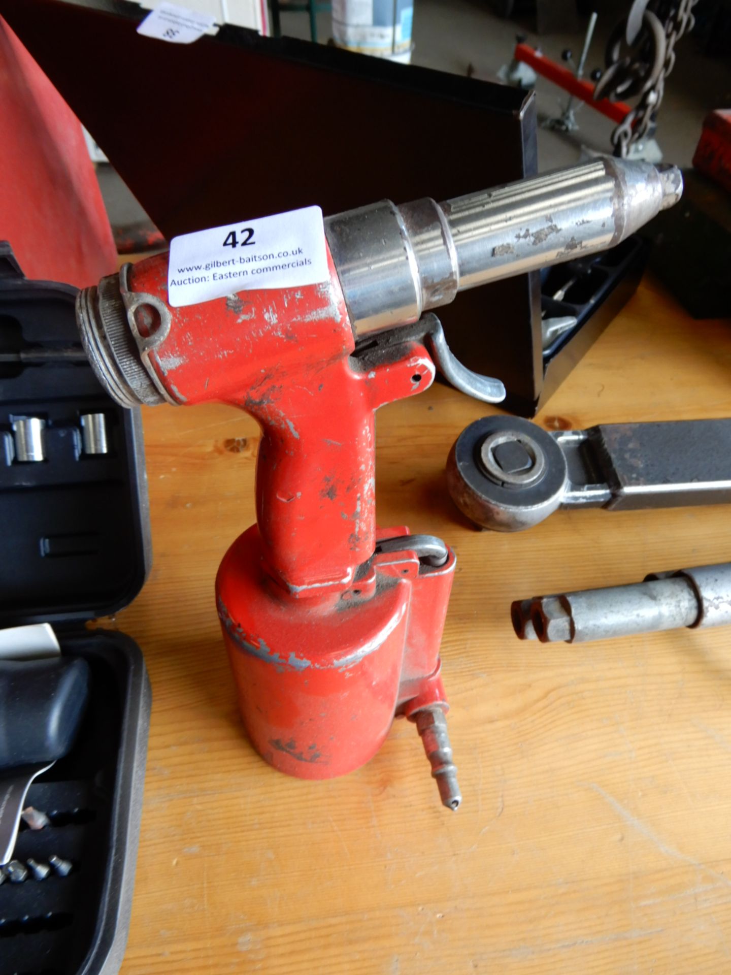 *Pneumatic Pop Rivet Gun