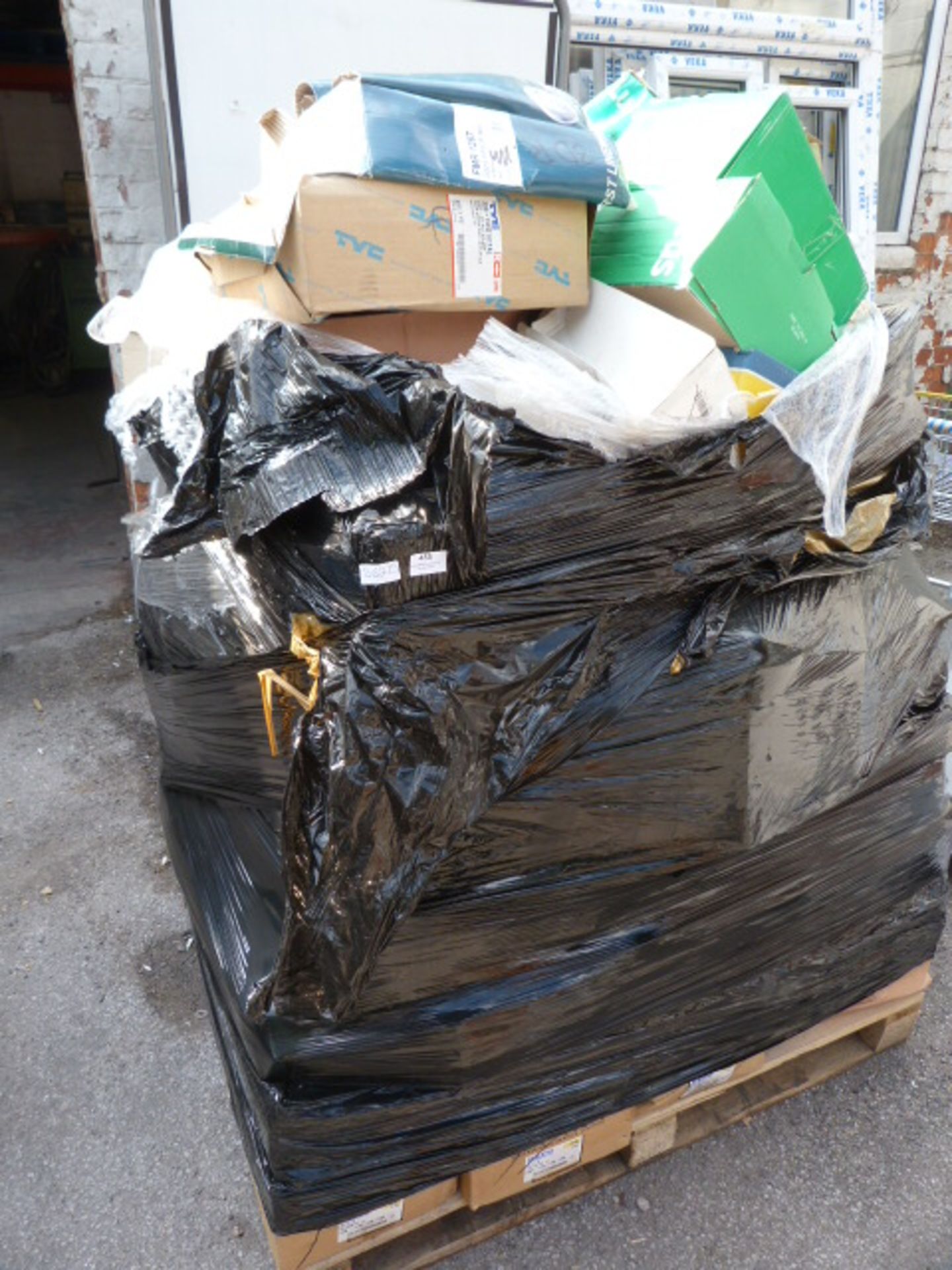 Pallet Containing a Large Quantity of Assorted Car