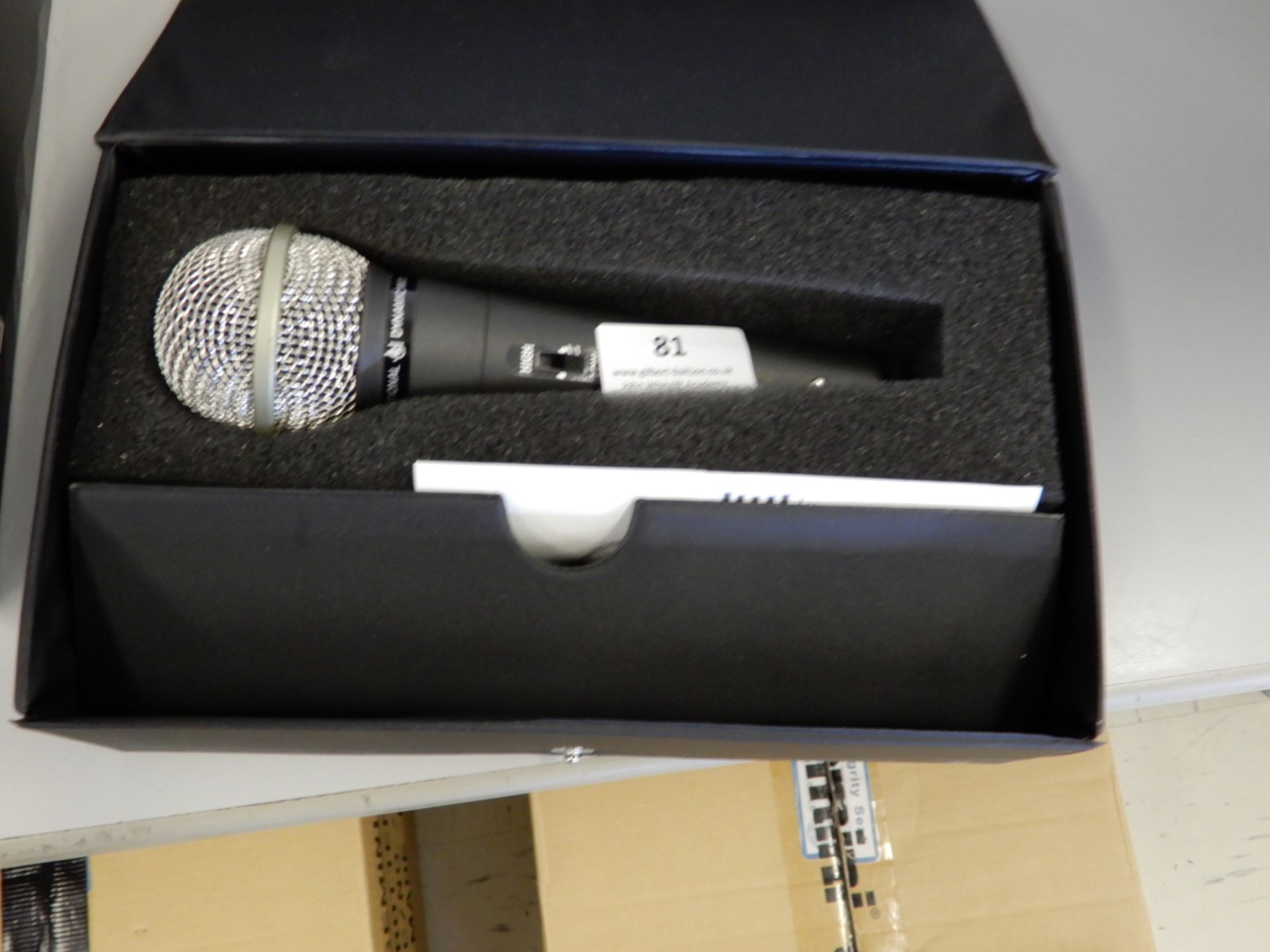 *Dynamic Microphone Model MUD525