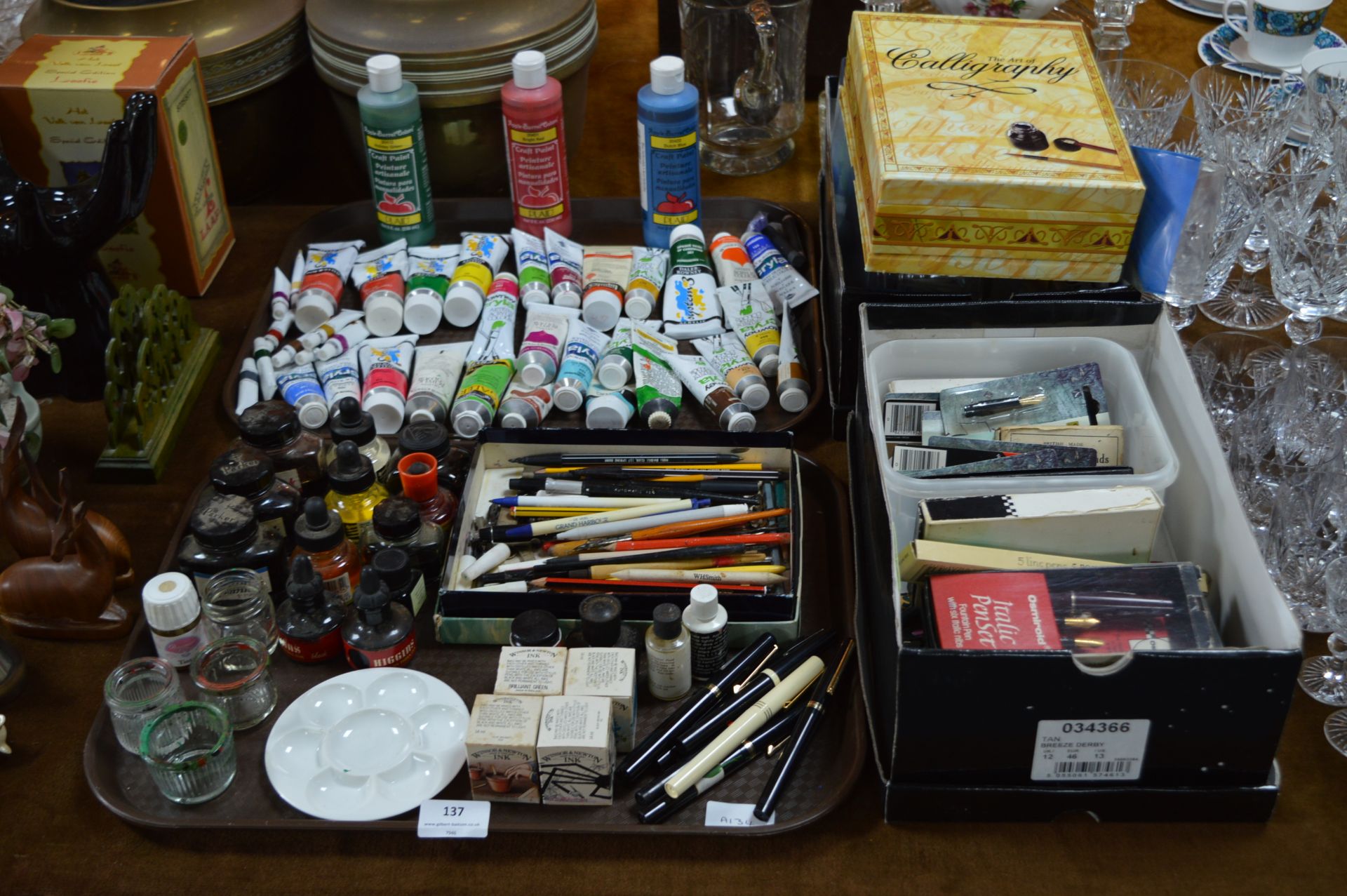 Artists Acrylic Paints, Calligraphy Pens, Inks, et