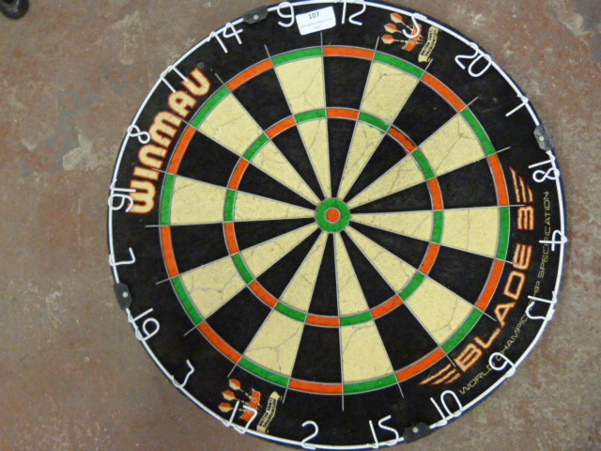 *Winmau Blade Three Dartboard