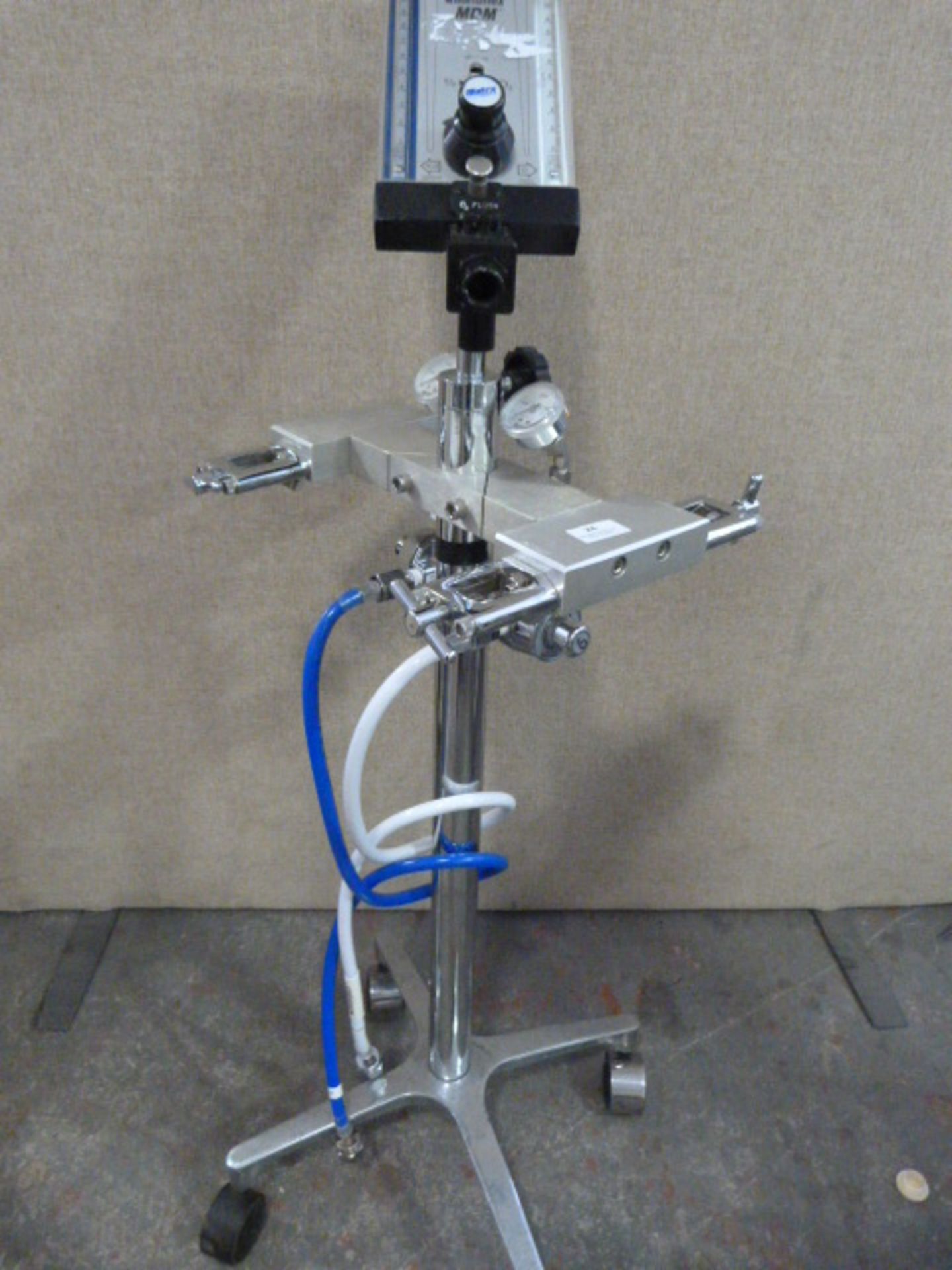 *Quantiflex MDM Oxygen / Nitrous Oxide Mixer on Stand