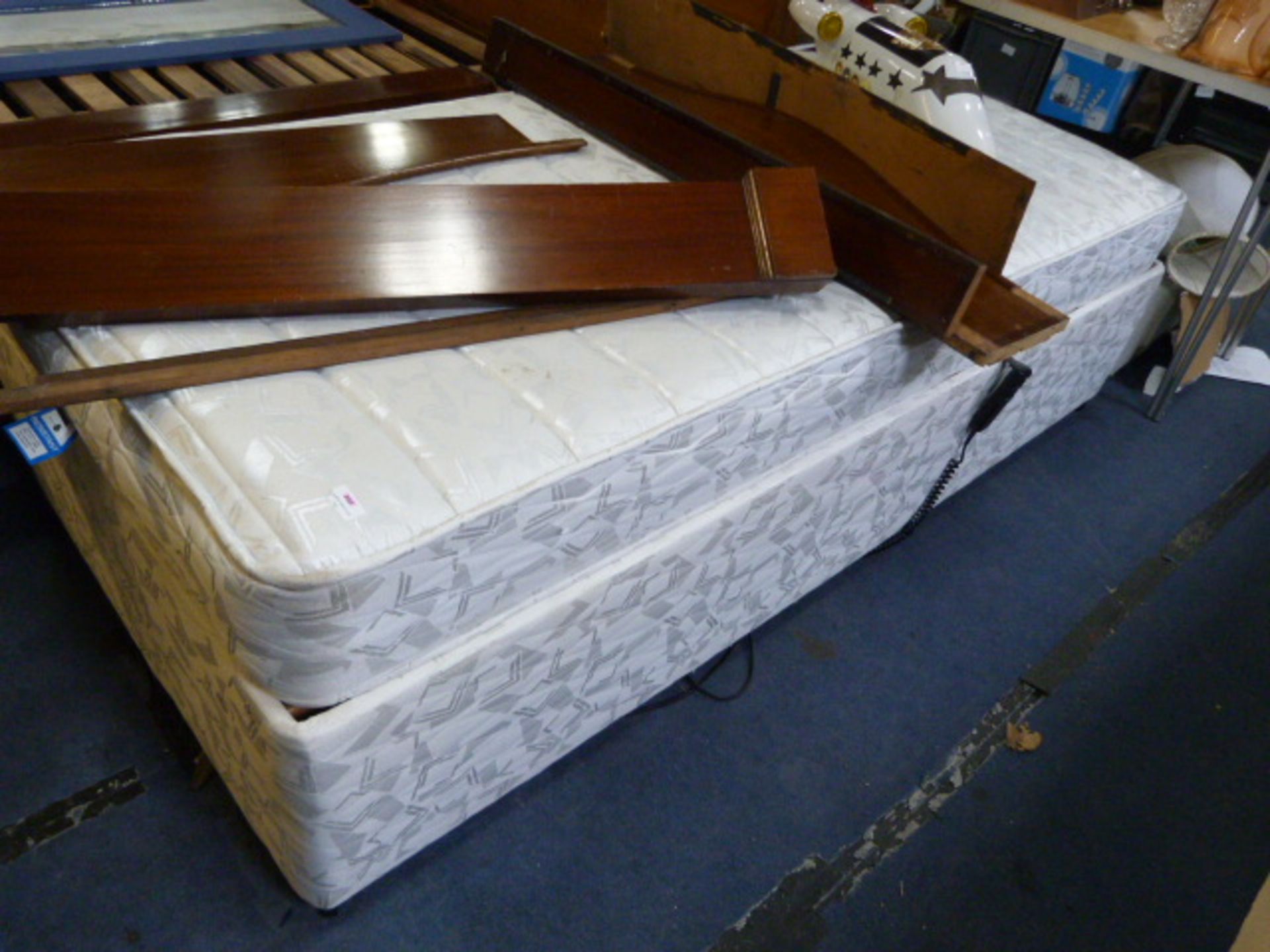 Windsor Exclusive Electric Rise and Fall Single Bed