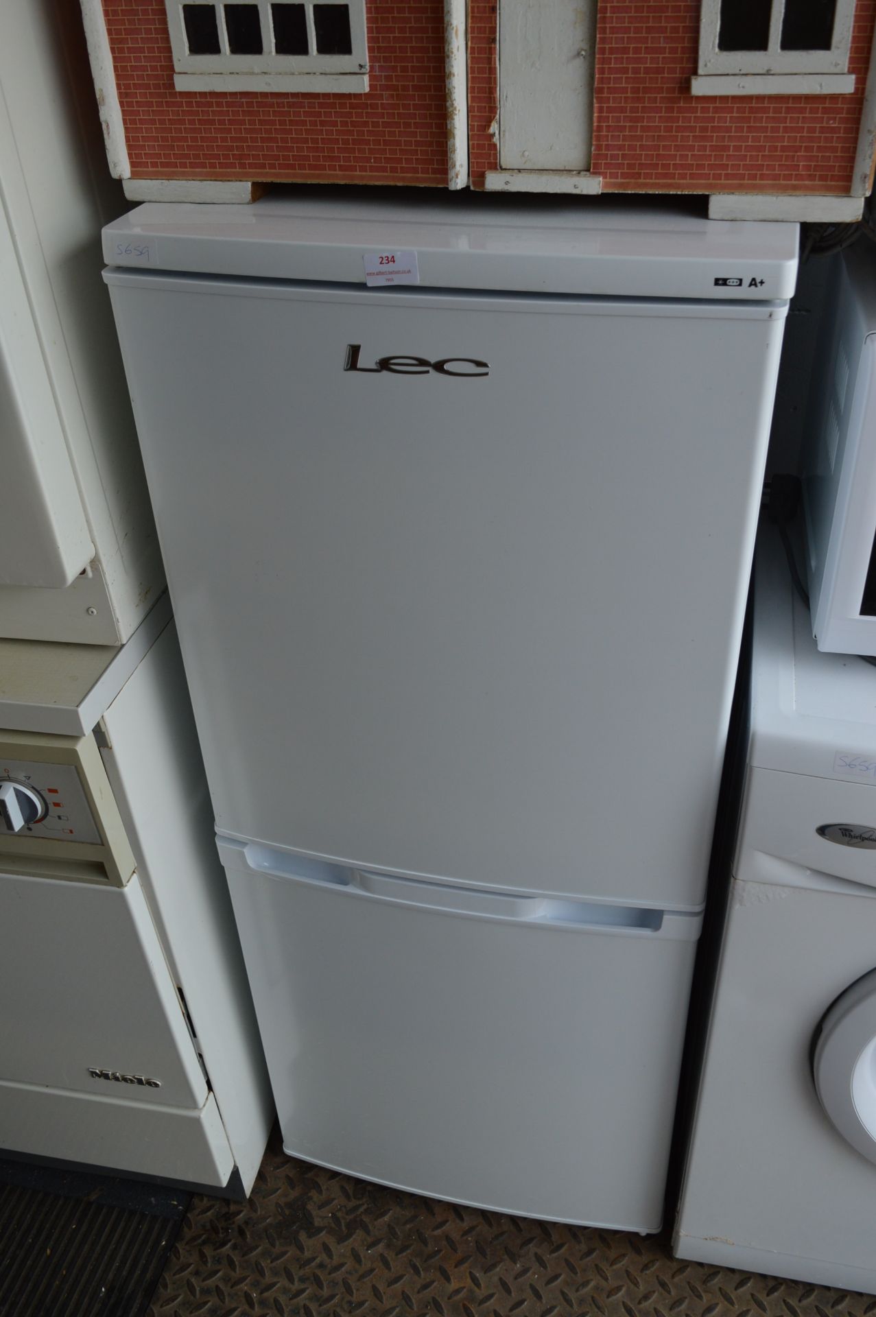 Lec Fridge Freezer