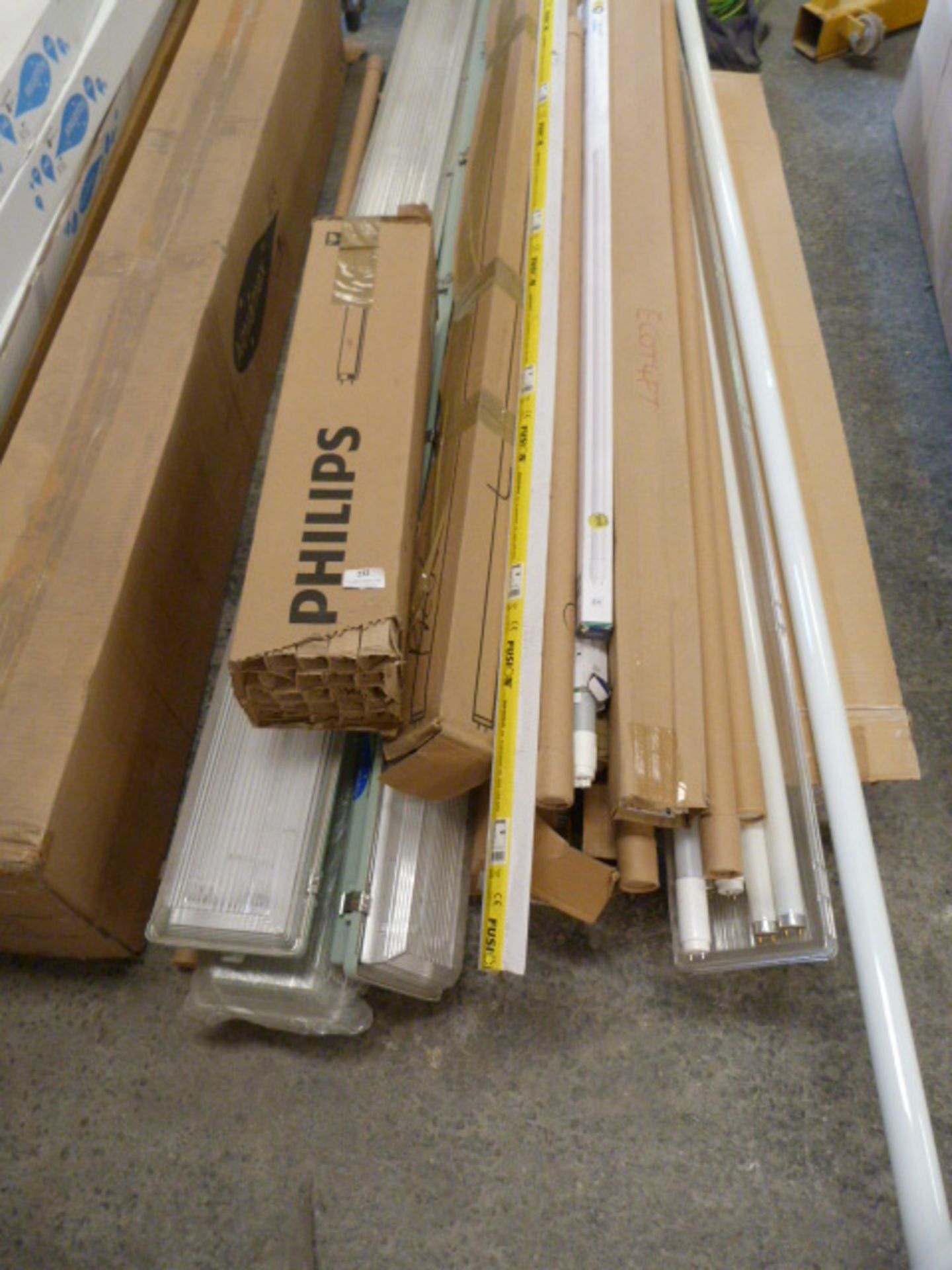 *Assorted LED & Fluorescent Light Tubes, Various L