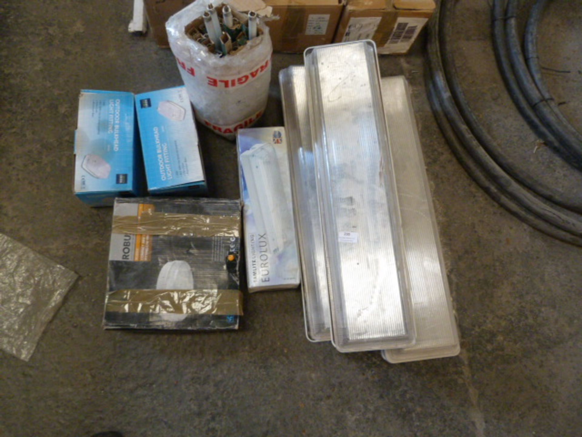 *3 Non Corrosive Light Fittings, Bulk Head Lights,