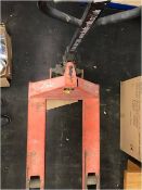 *Linde 685 by 1100 Pallet Truck