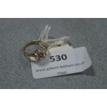9cT Gold Stone Cluster Ring - Approx 2.5g gross