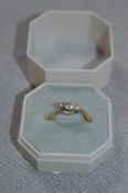 9cT Gold Dress Ring with Clear Cut Stones - Approx 2.3g gross