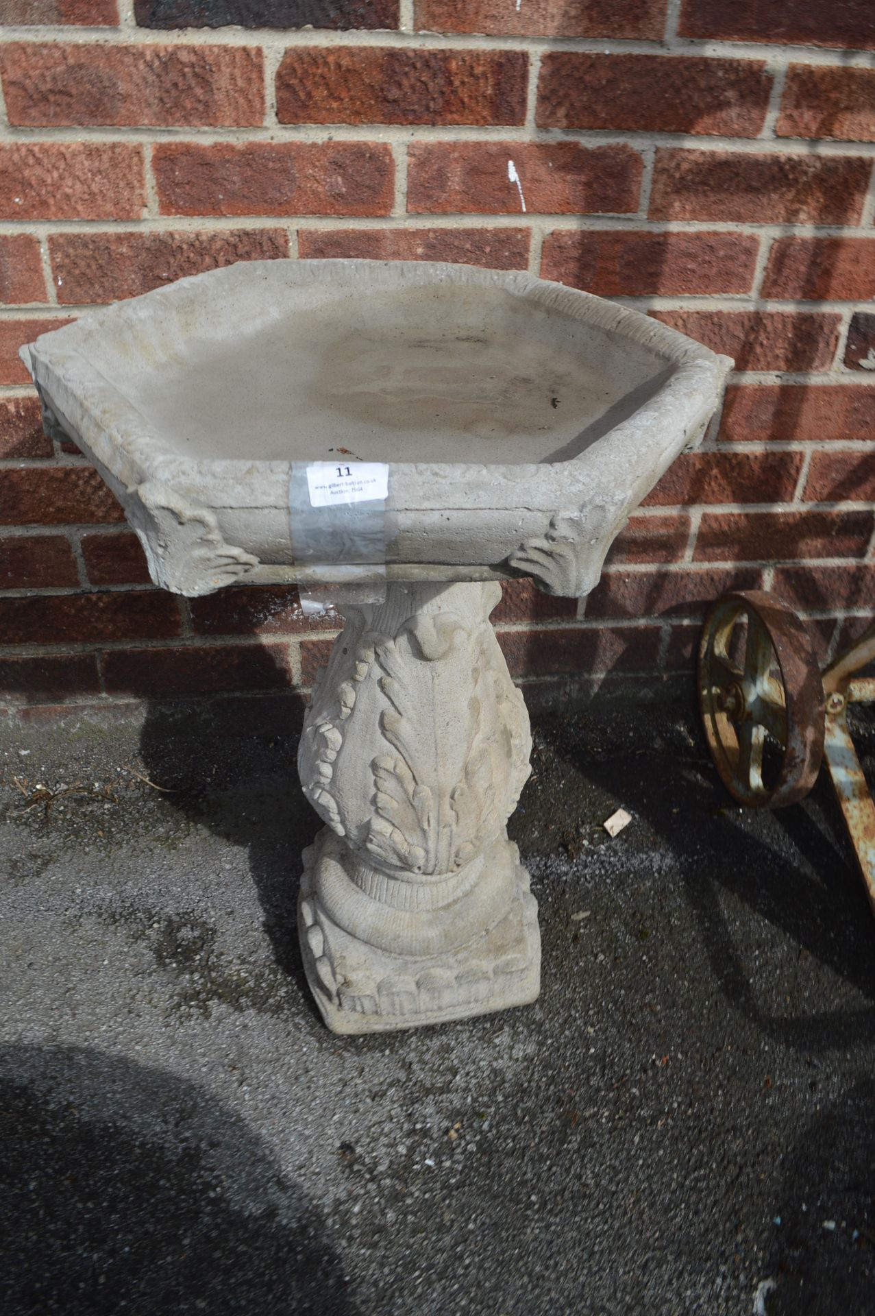 Reconstituted Limestone Hexagonal Topped Birdbath - Image 2 of 2