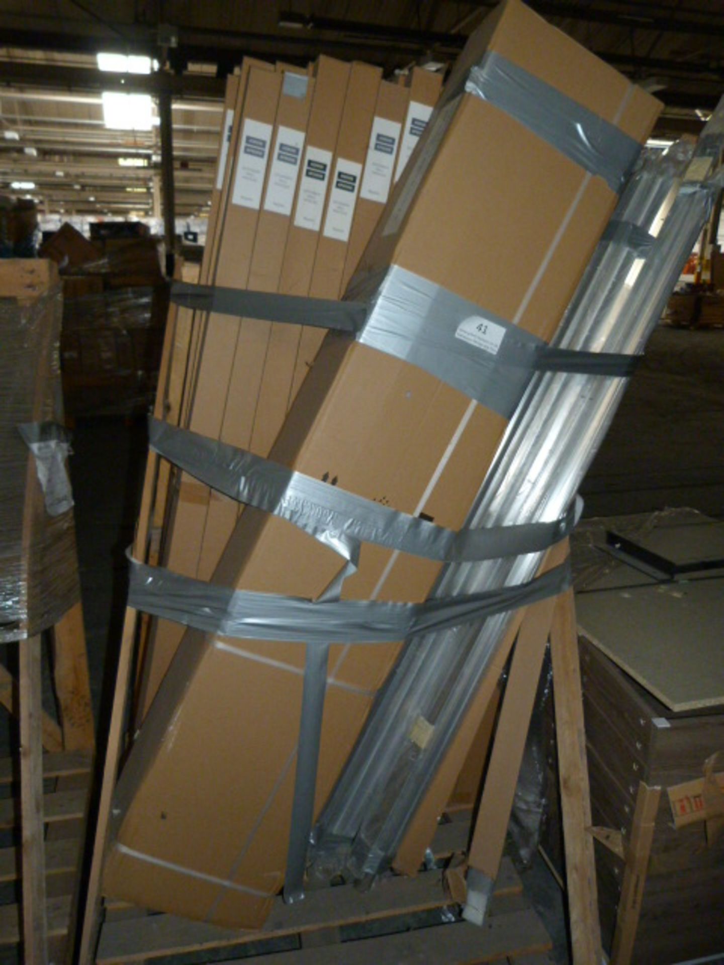 *Pallet Containing Aluminium Extension Wall Profil