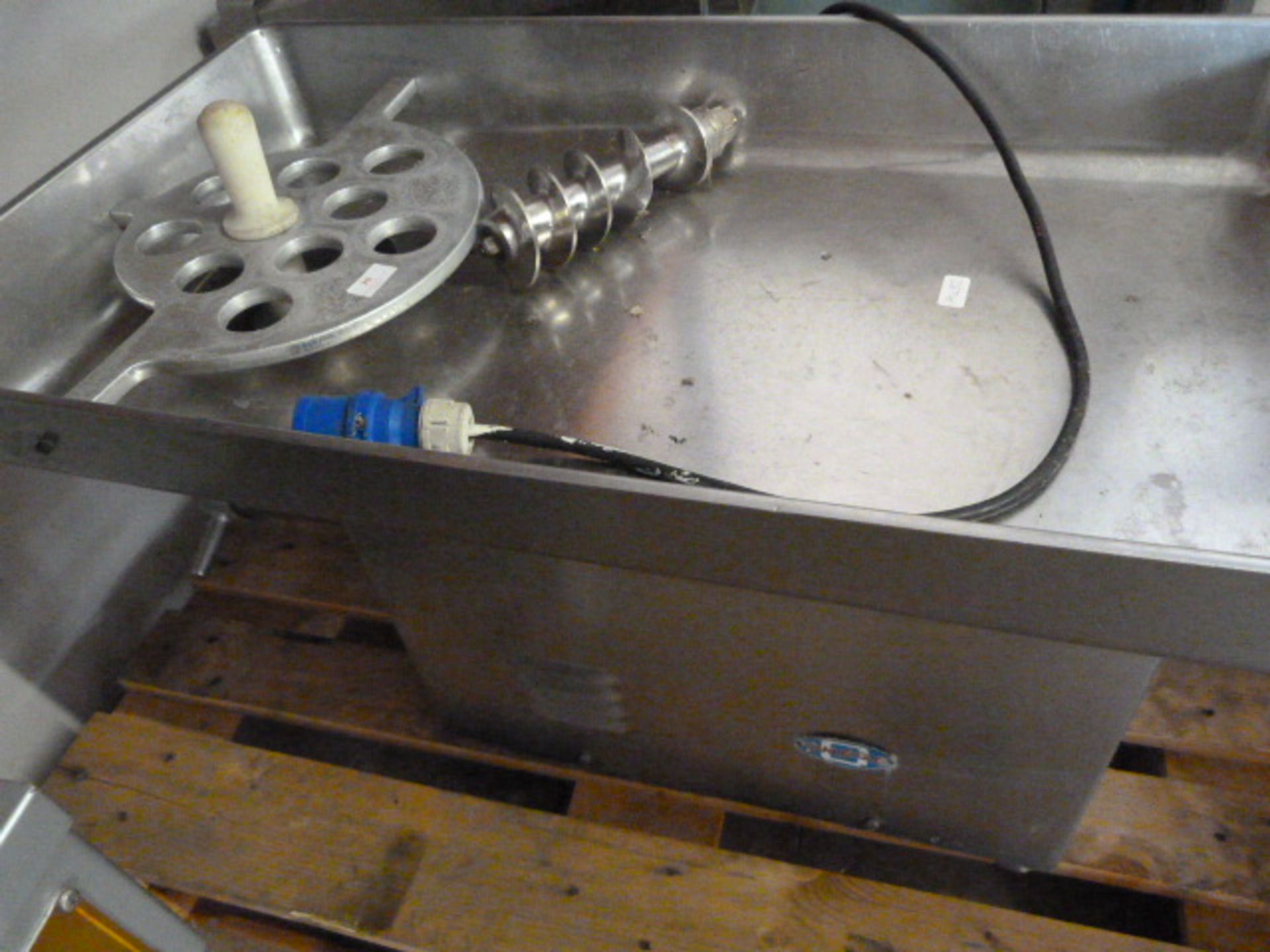 Omega Single Phase Mincer