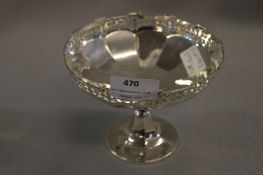 Solid Silver Pedestal Dish with Pierced Decoration - Birmingham 1923, Approx 209g