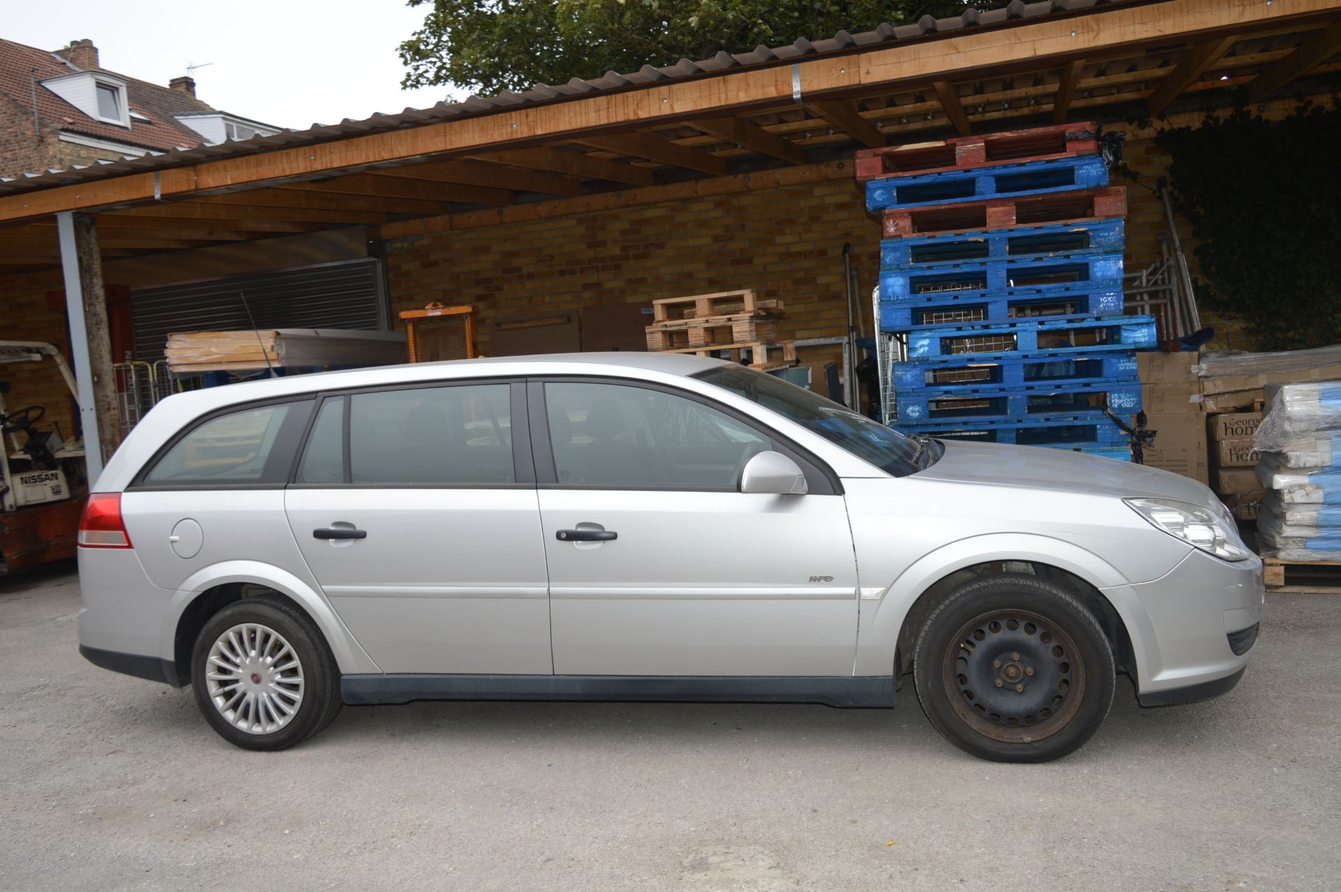 Vauxhall Vectra Estate Reg:AJ08 FNC Mileage:116000