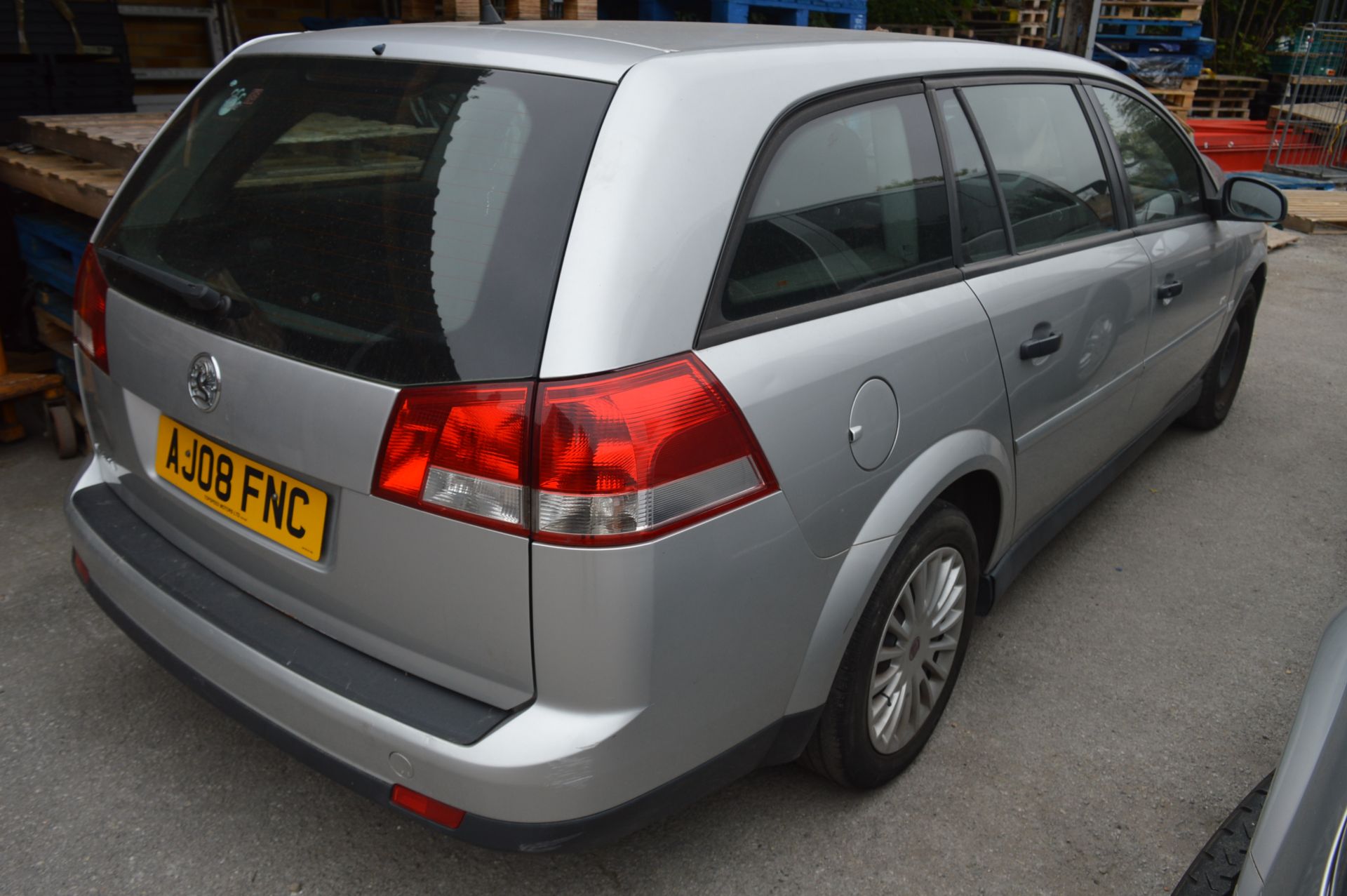 Silver Vauxhall Vectra Estate Reg: AJ08 FNC Mileage:116,000 MOT: September 2019 - Image 6 of 6