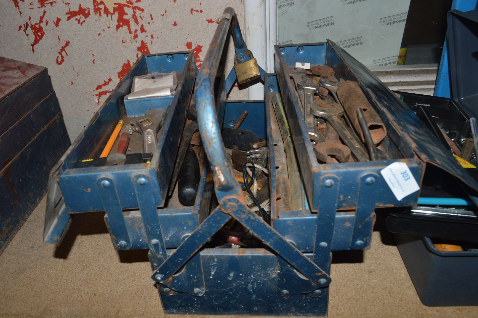 Cantilever Toolbox with Quantity of Tools