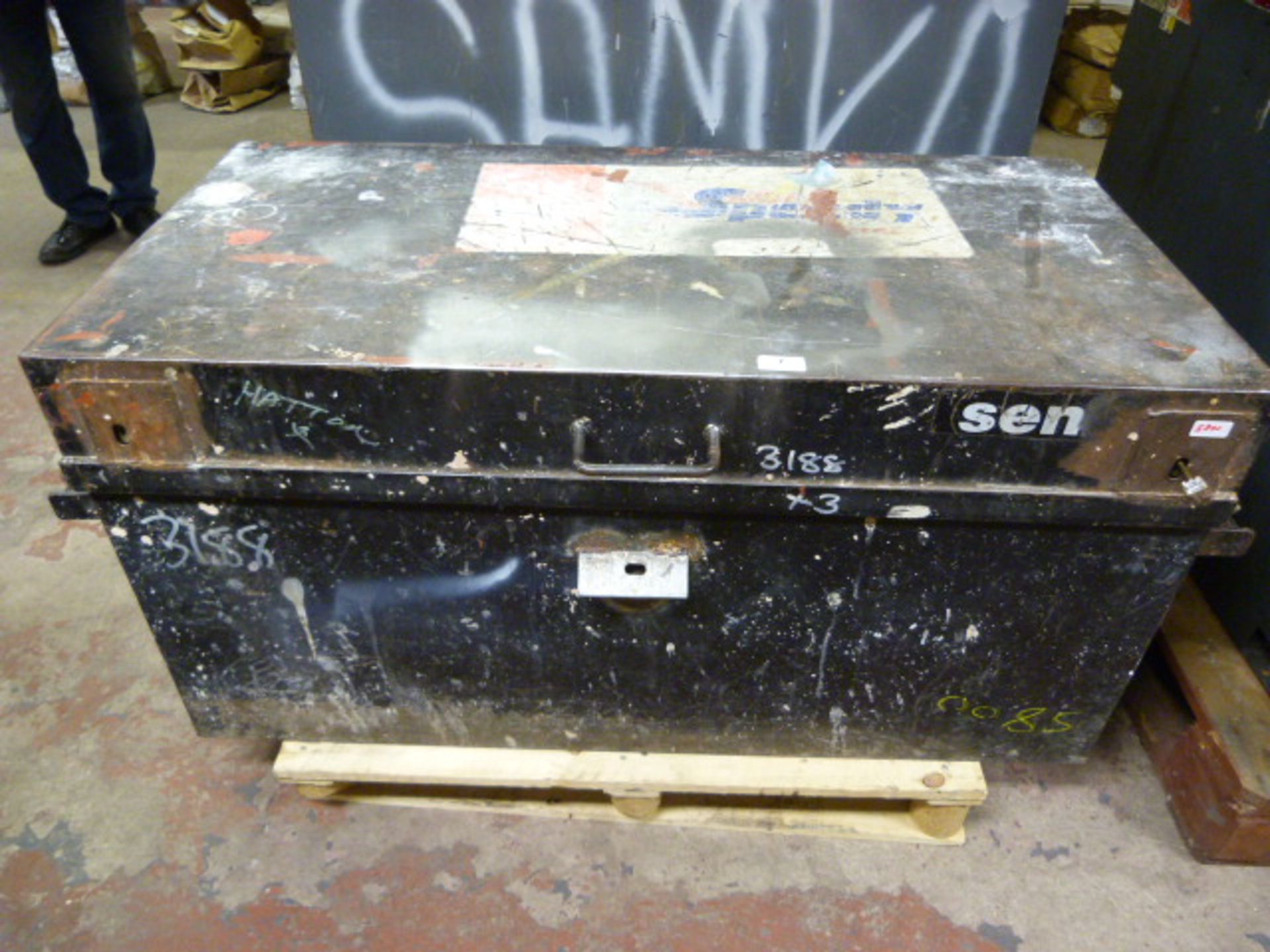 *Large Toolbox (123x62x62cm)