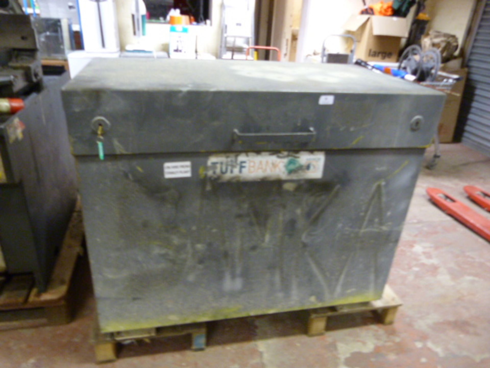 *Large Toolbox (120x63x92cm)