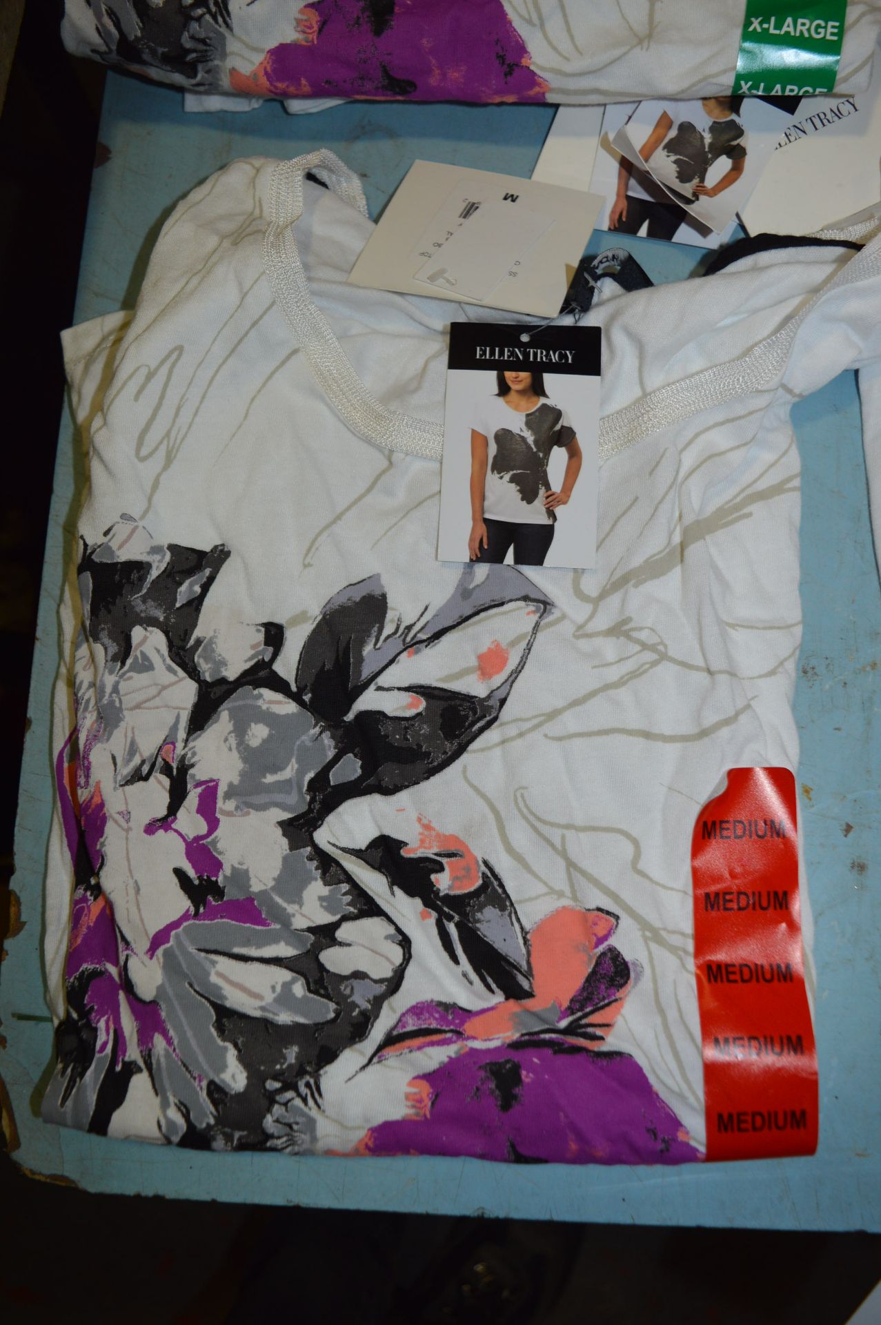 *Ellen Tracy T-Shirt (Pink Floral) Size: Medium