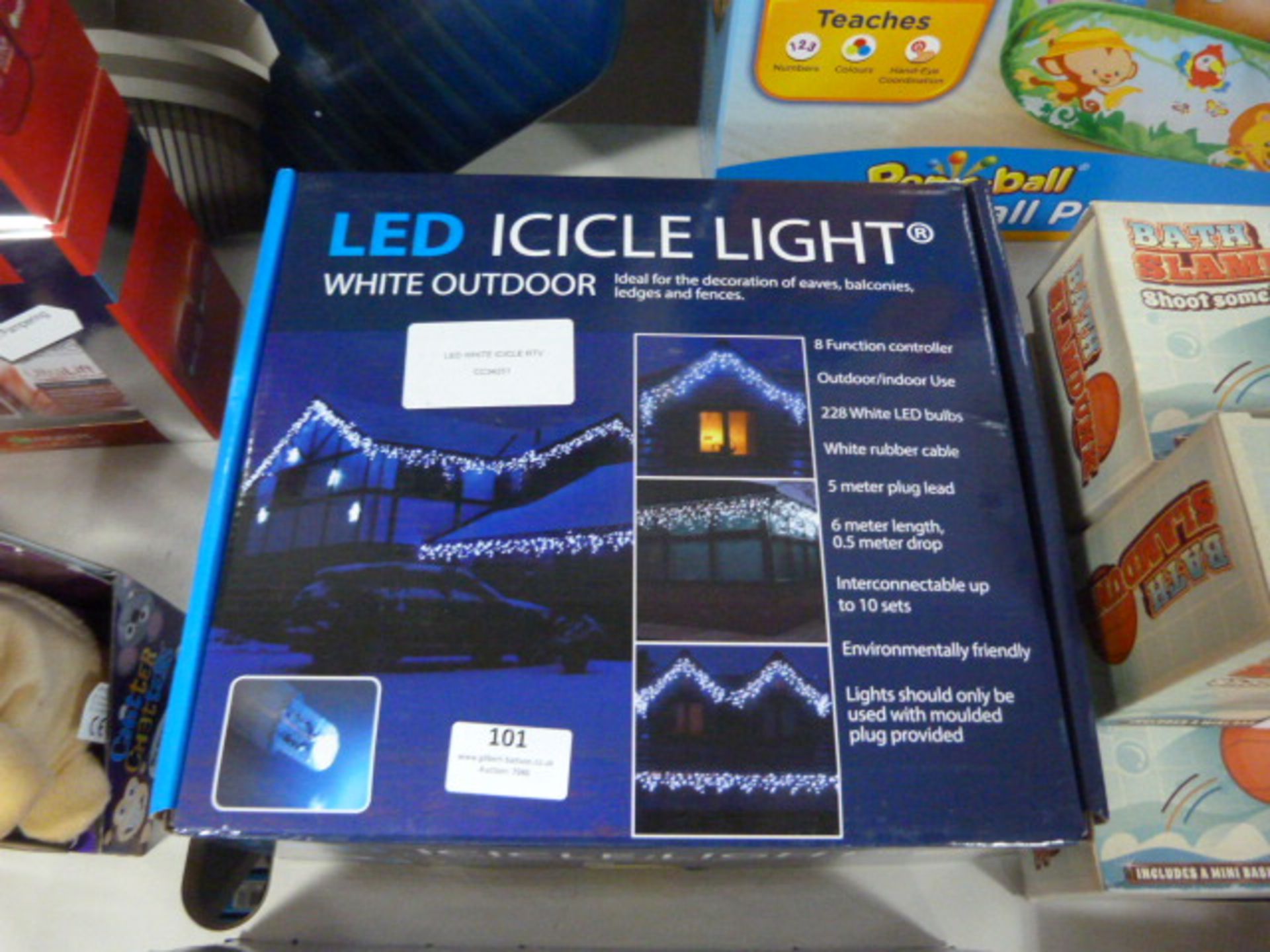 *LED White Icicle String Light