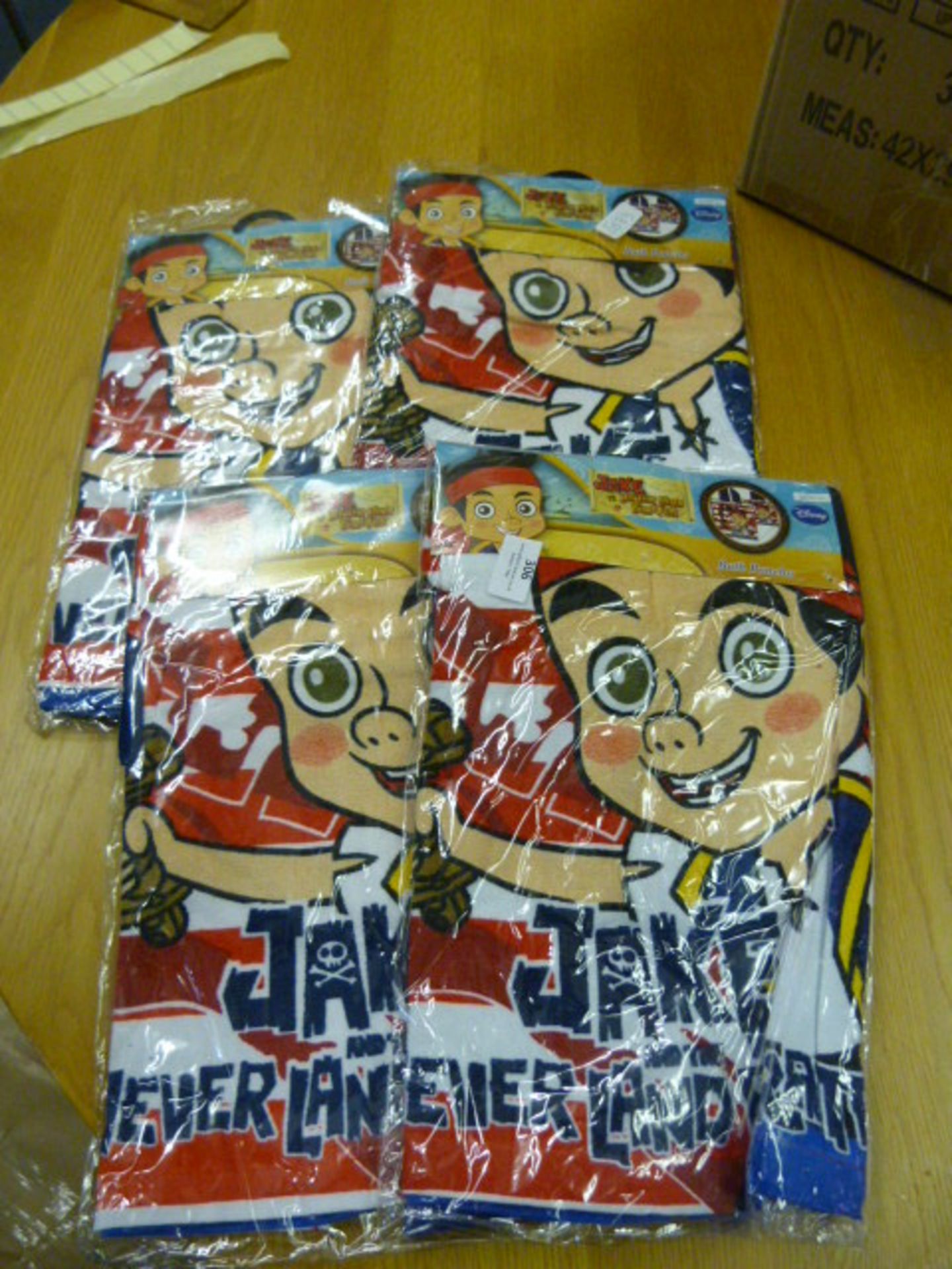 *Four Jake & the Neverland Pirates Bath Ponchos