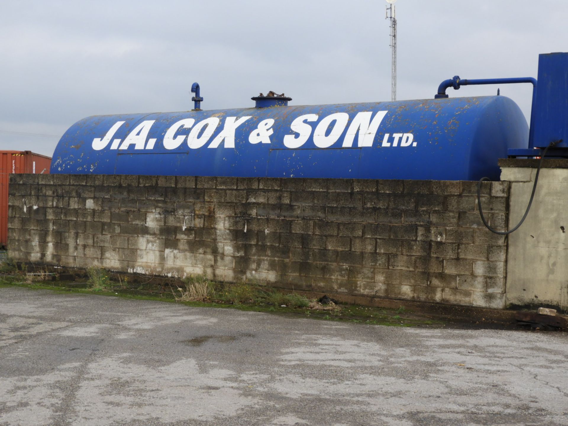 *Large Unbunded Road Diesel Storage Tank with Delivery Meter and Hose - Please view all images