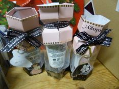 *Three Baylis & Harding Beauticology Crackers