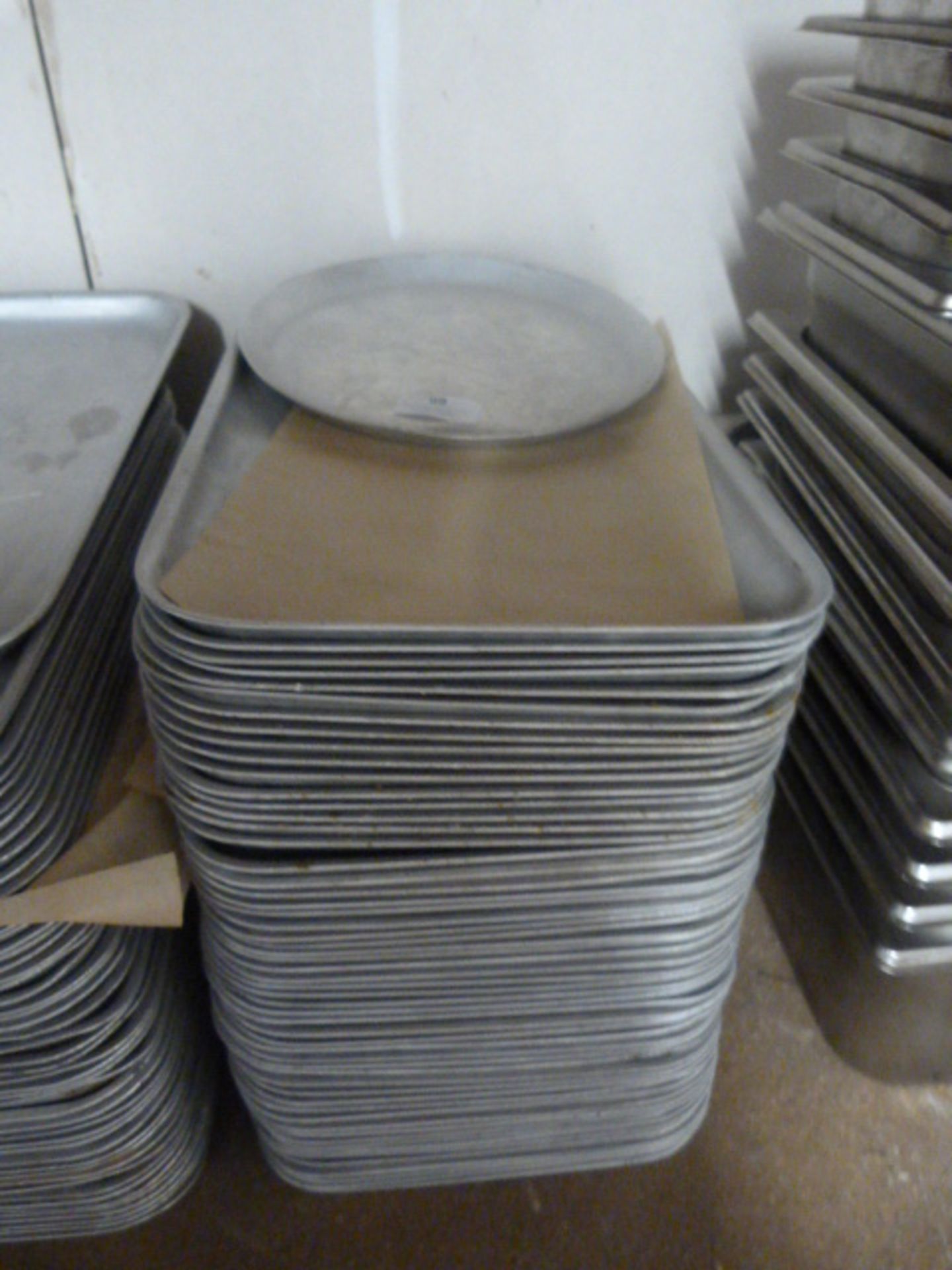 *Quantity of Aluminium Trays 32x22cm