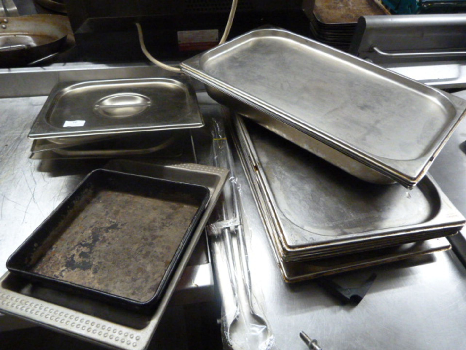 *Quantity of Baking Trays, Lids, etc.