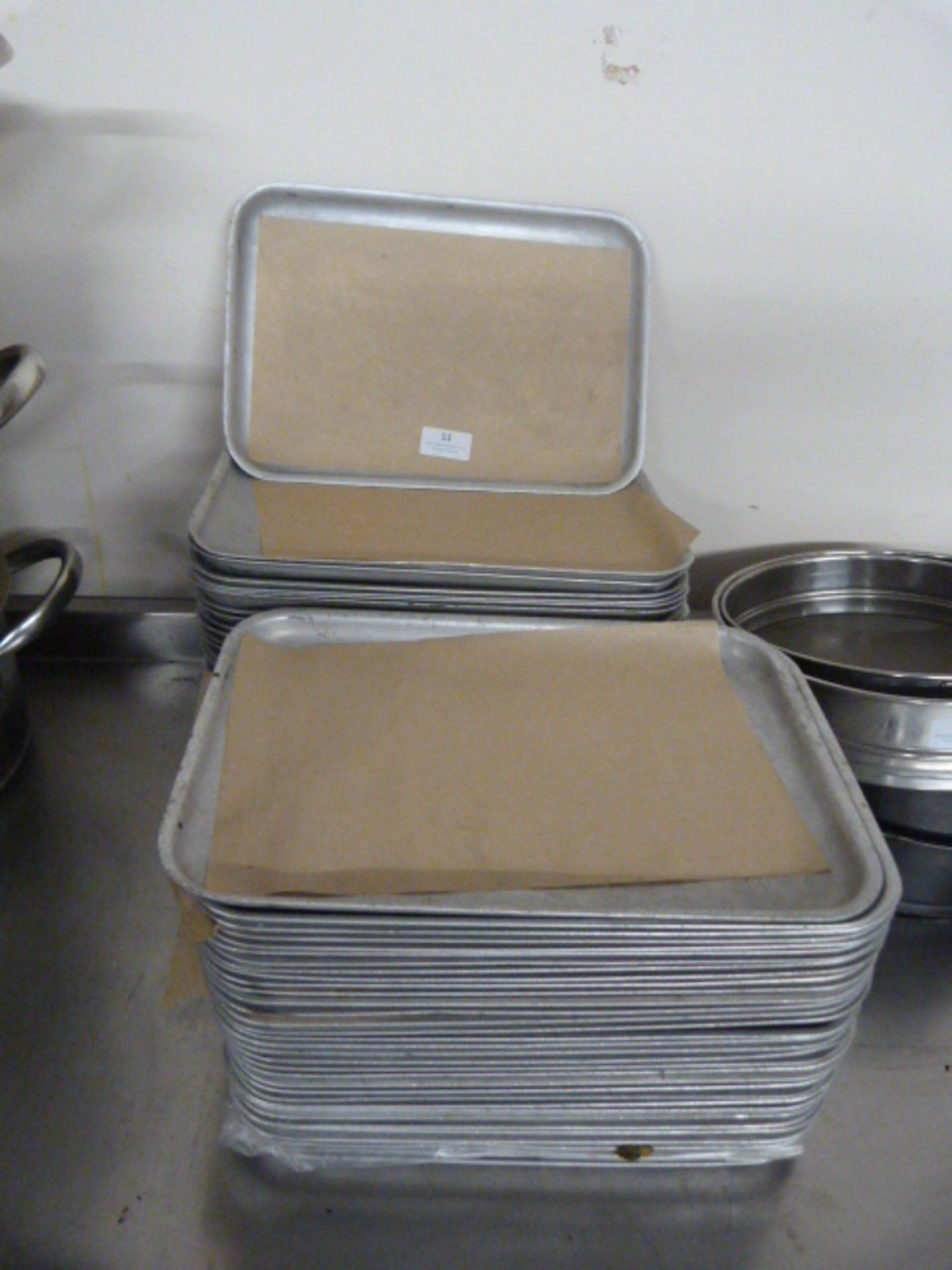 *Quantity of Aluminium Trays 32x22cm