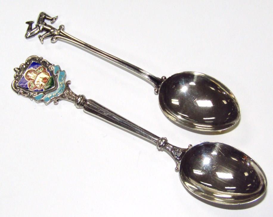 A late Victorian silver tablespoon, Fiddleback pattern, crested, Sheffield 1898, 20cm wide, an - Image 2 of 5