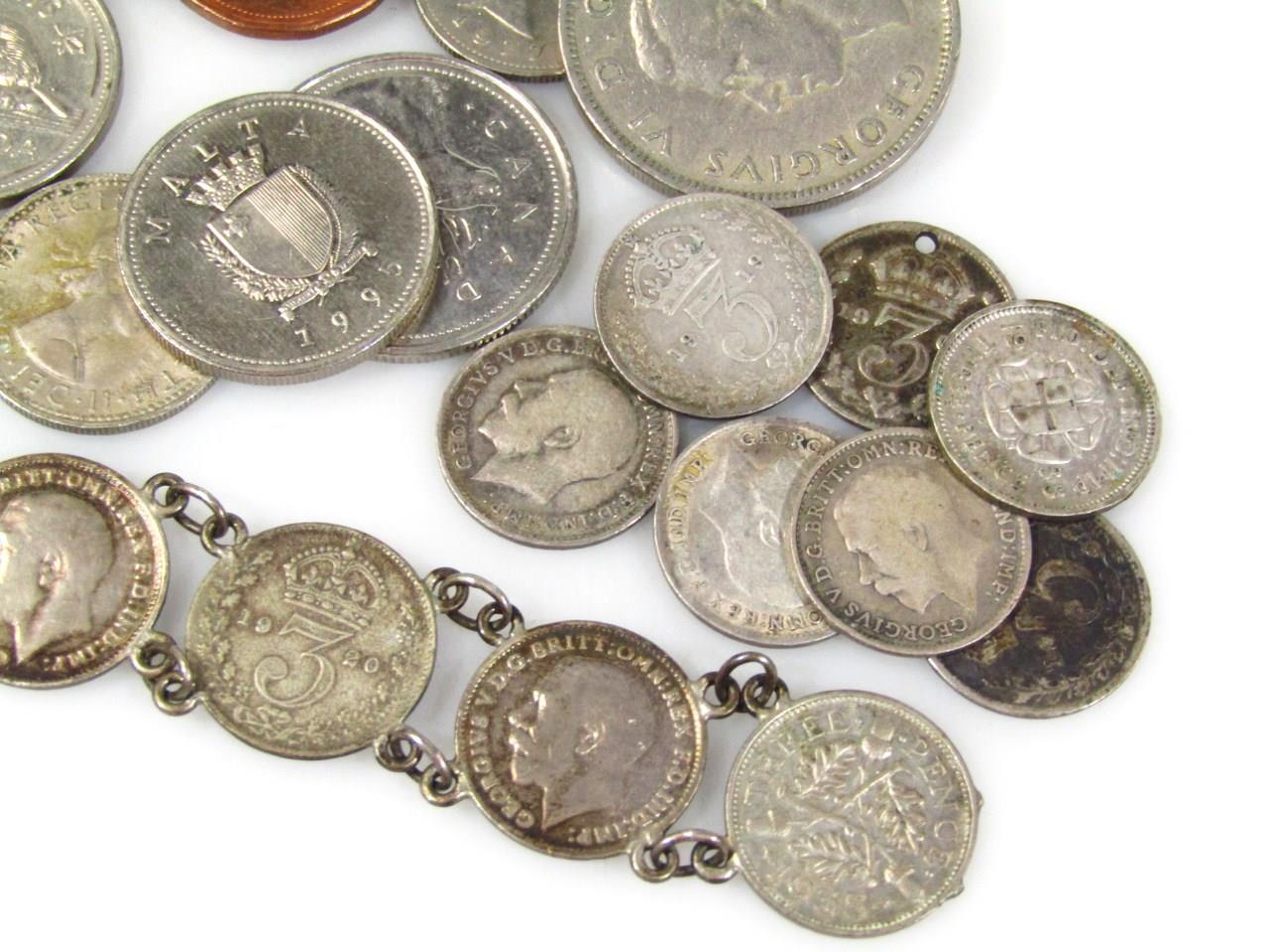 A quantity of decimal and pre-decimal coinage, to include half crowns, large ten pence coins and a - Image 2 of 3