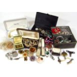 A quantity of costume jewellery, to include silver brooches, pearls, a gold and silver coloured
