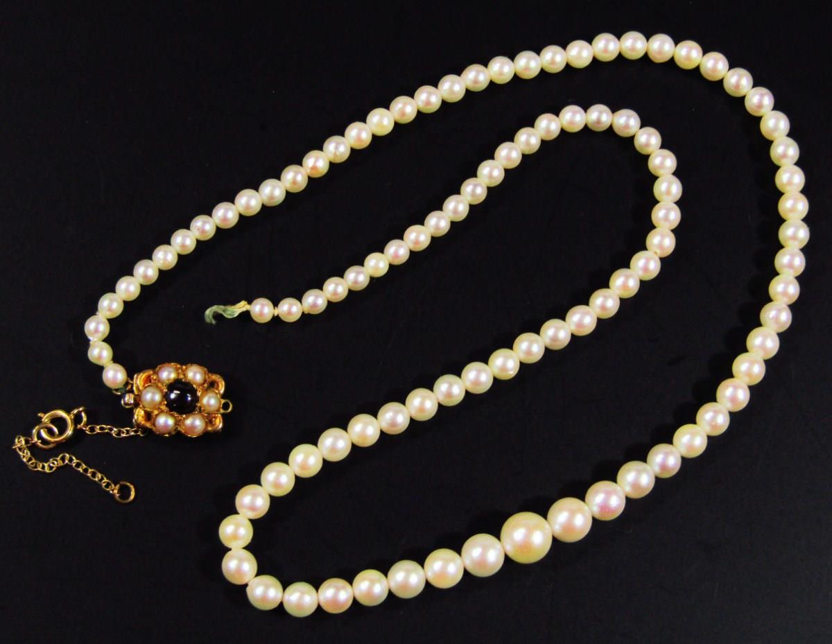 A ladies graduated pearl necklace, with elaborate 9ct gold clasp, set with further pearls and red - Image 3 of 5