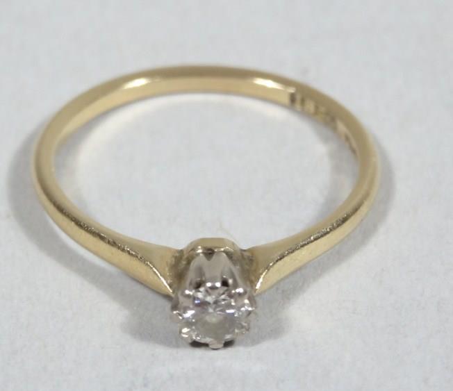 A ladies diamond 0.15cts 18ct gold solitaire ring, with claw set stone on plain shank, 2.1g all in.