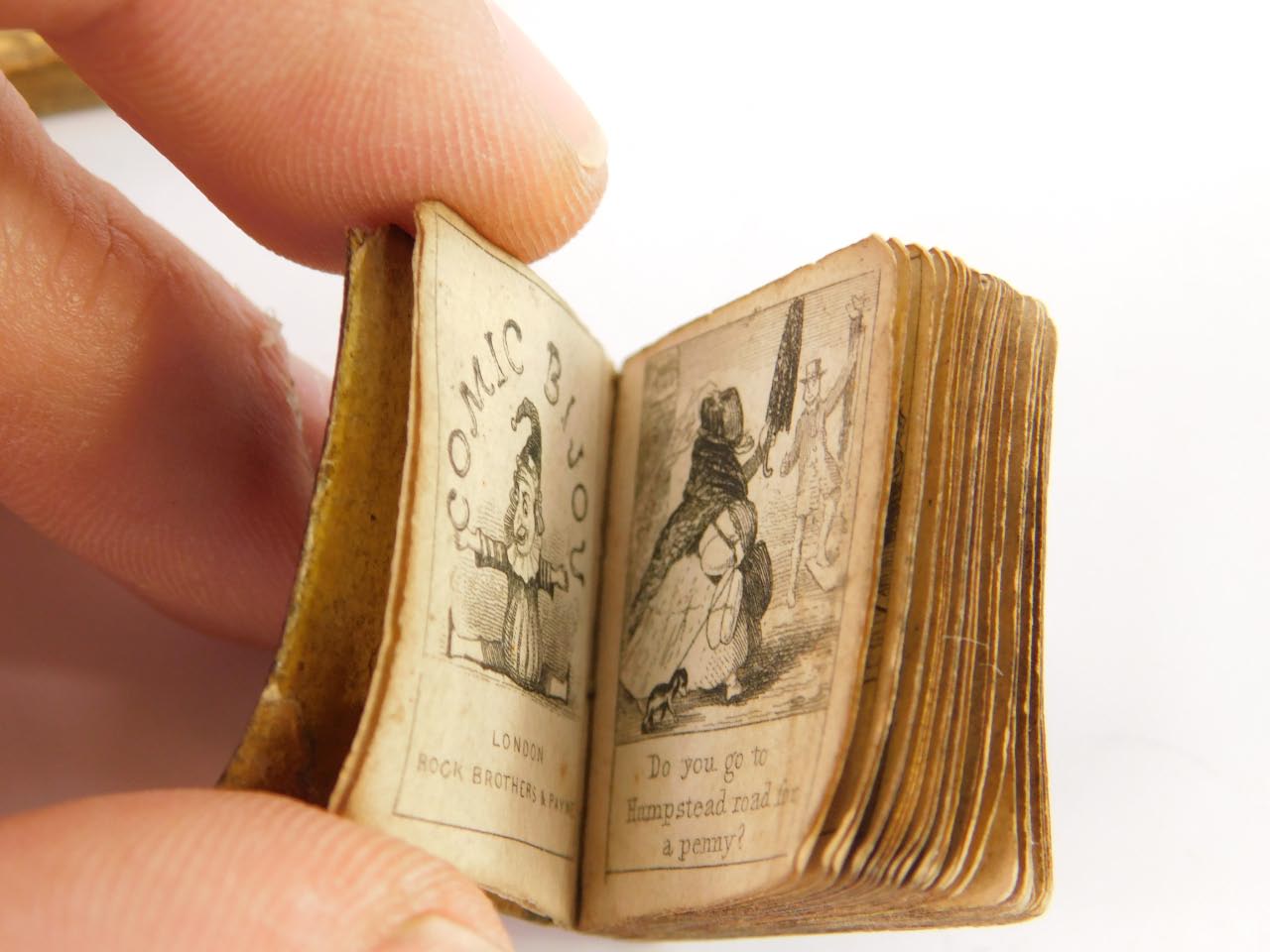 Miniature books.- A 1785 almanack, fine morocco binding with slip case, tooled in gilt; The Bijou - Bild 4 aus 5