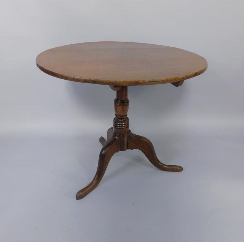 An 18thC oak circular tripod table, with turned column, 85cm diameter.