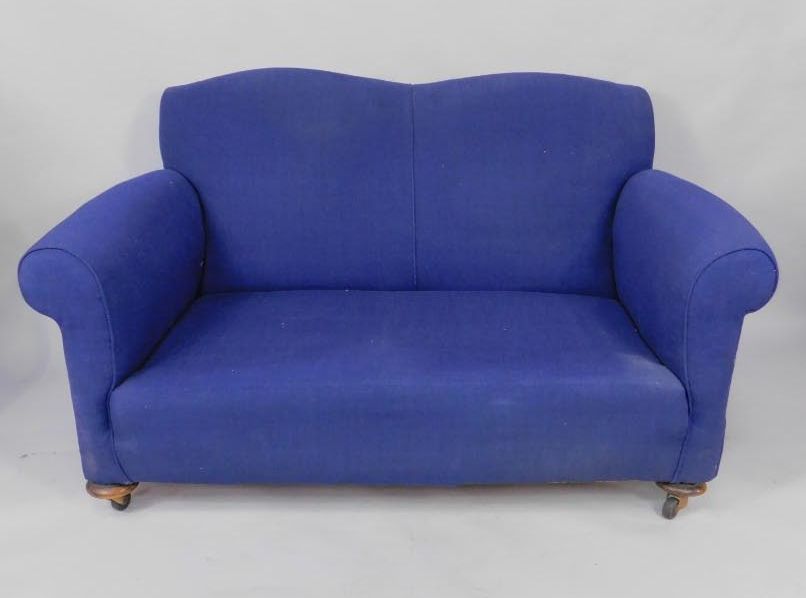 Two 1930's oak framed two seater sofas, one upholstered in blue draylon, 152cm long, the other is - Bild 2 aus 2