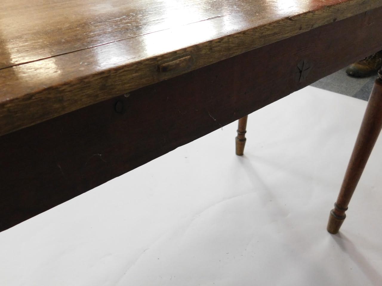 A Georgian mahogany D-end side table, with plain frieze and turned and tapered legs, 122cm wide. - Bild 4 aus 4