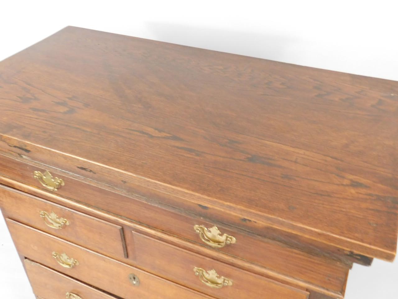 An 18thC oak chest, having frieze drawer and two short and three long drawers, probably the top - Bild 2 aus 3