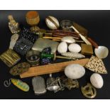 Miscellaneous collectables, to include lace bobbins, shell mounted purses, plated napkin rings,