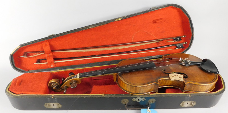 A late 19th/early 20thC German violin, with double purfling to the border, bearing an indistinct