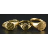 Three 9ct gold signet rings, to include one with vacant cartouche, one marked J, the other with