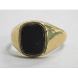 A 9ct gold signet ring, set with rectangular black agate stone, 3.3g all in.