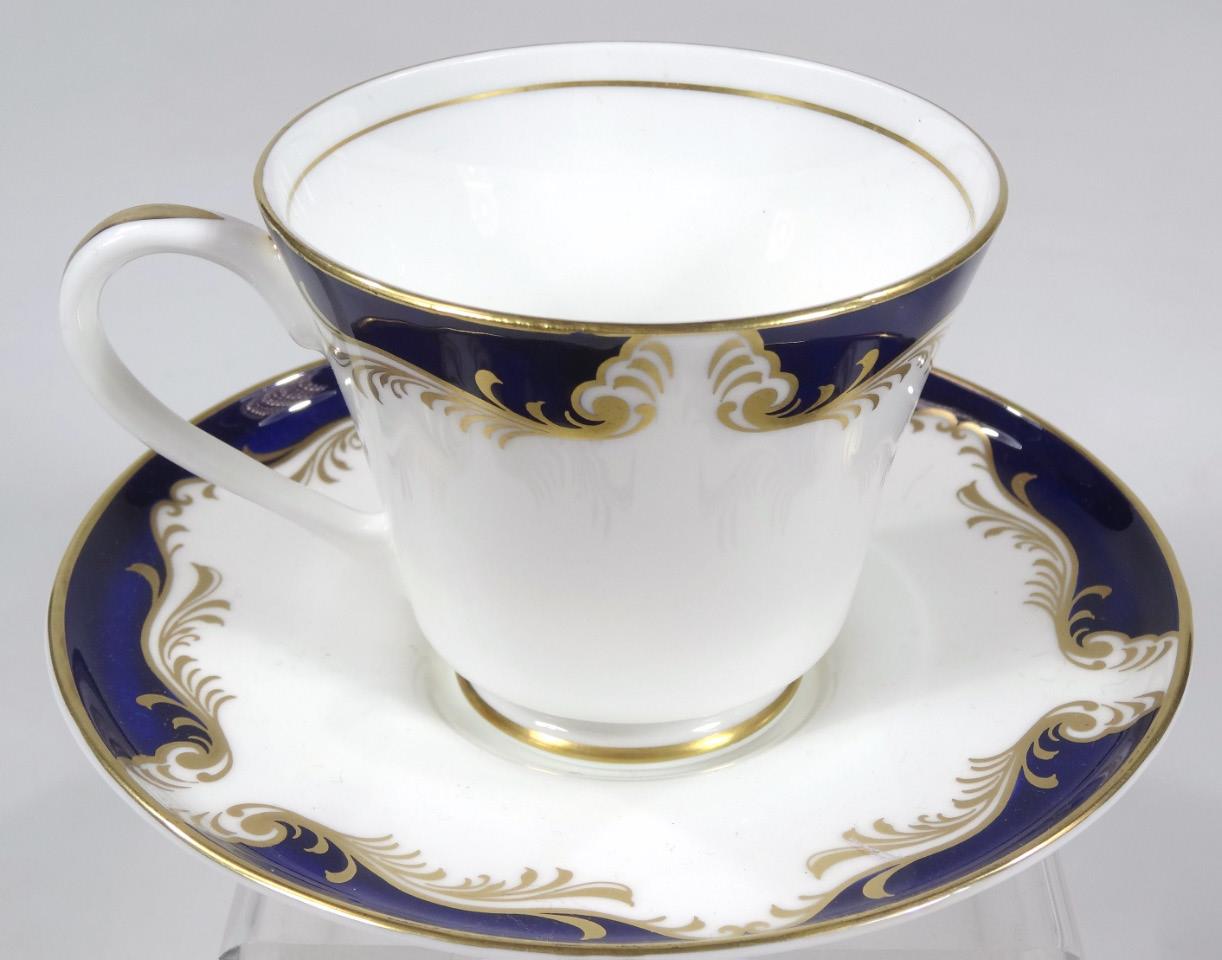 An Aynsley Royal Blue pattern part tea service, comprising seven cups and eight saucers, 14cm - Image 2 of 3