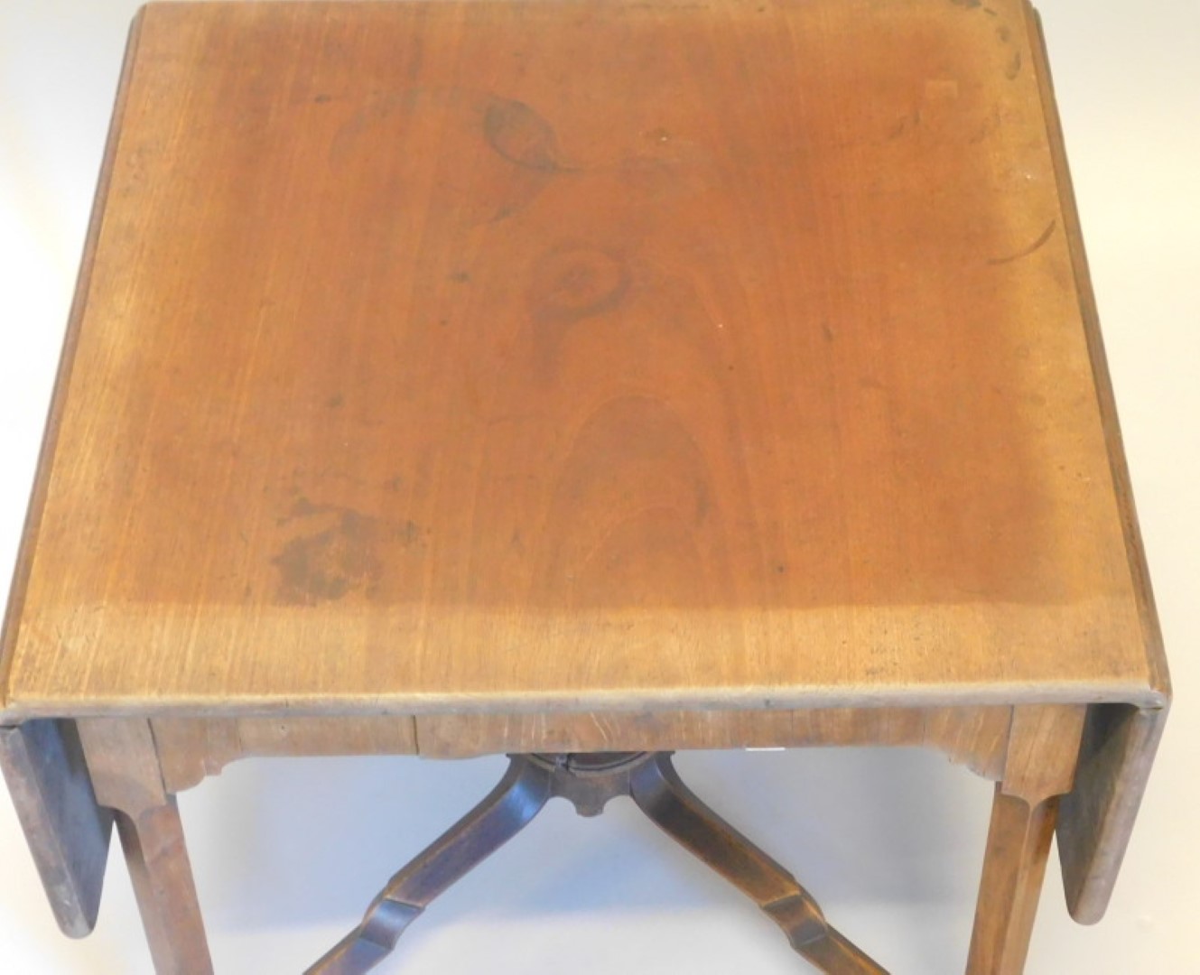 A 19thC mahogany Pembroke table, the rectangular top above a shaped frieze on square tapering legs - Image 3 of 3