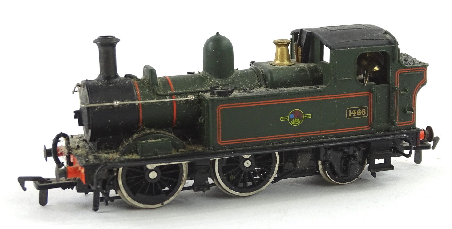 An Airfix locomotive number 1466 in green, 5cm H.