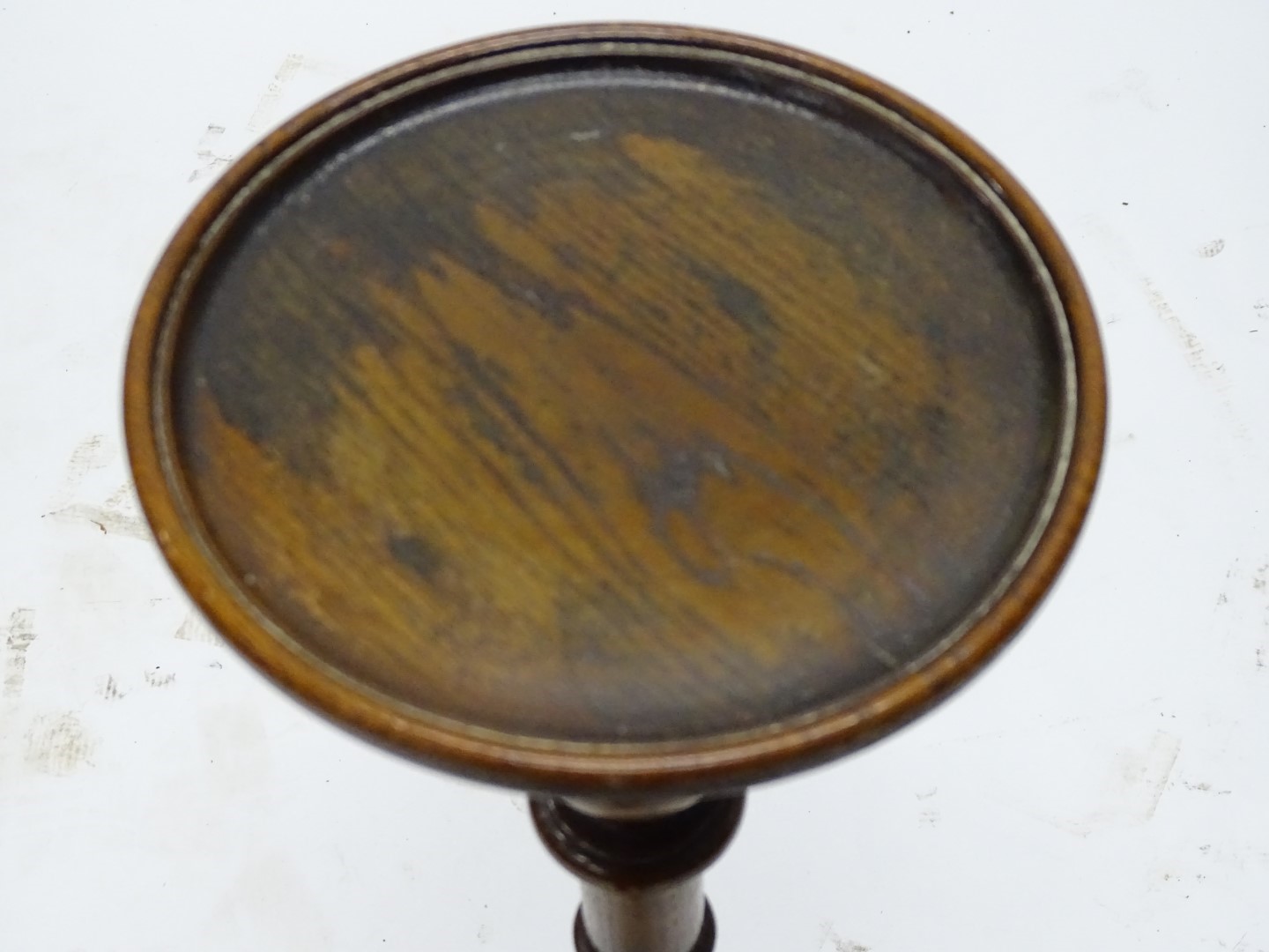 An oak jardinière stand, with turned dish top on baluster turned column and circular base with bun - Image 2 of 2