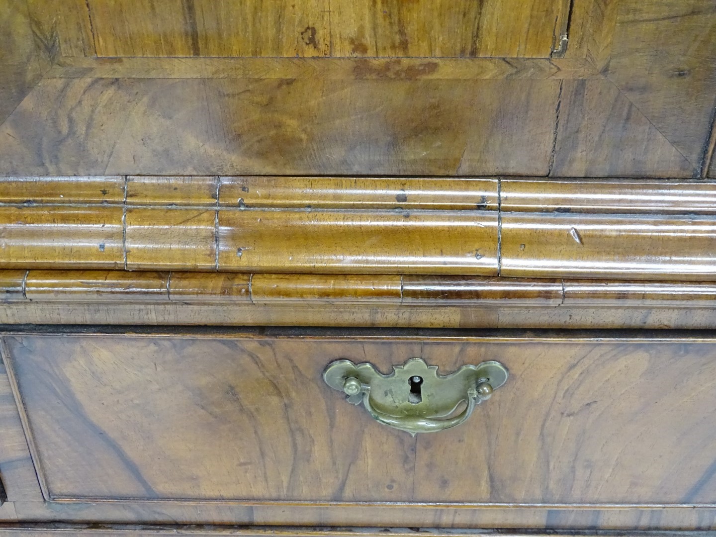 A late 19thC/early 20thC Dutch walnut and feather banded cabinet, the top with a moulded cornice - Image 2 of 3