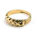 An 18ct gold signet ring, with woven design decoration, 3.7g.